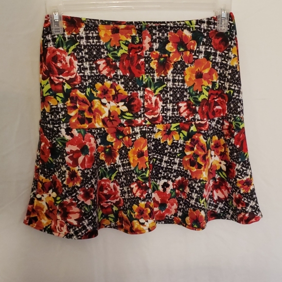💥3 for $30💥 XHILARATION Floral Mini Skirt - Picture 3 of 6